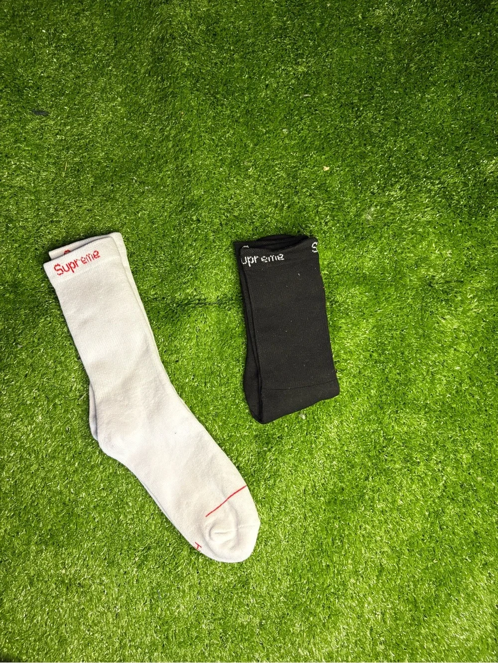 Supreme Socks (2 Pairs) - Black/White - Brand New Sealed
